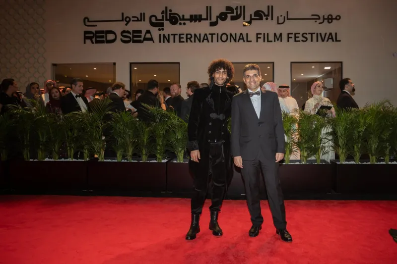 إطلالات الفنانين السعوديين في ثاني أيام «مهرجان البحر الأحمر السينمائي» (صور)