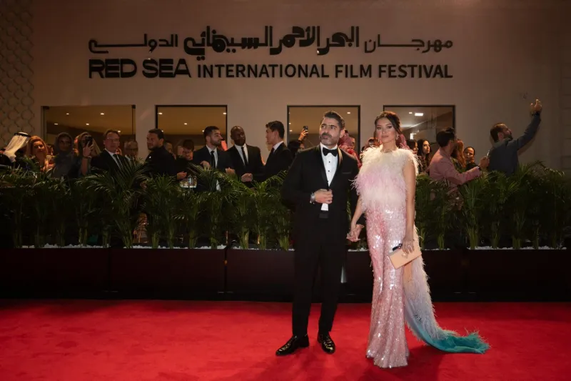 إطلالات الفنانين السعوديين في ثاني أيام «مهرجان البحر الأحمر السينمائي» (صور)