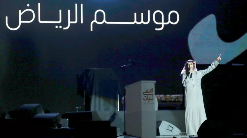 شاعر الوطن يفتتح أولى الأمسيات الشعرية بموسم الرياض (فيديو)