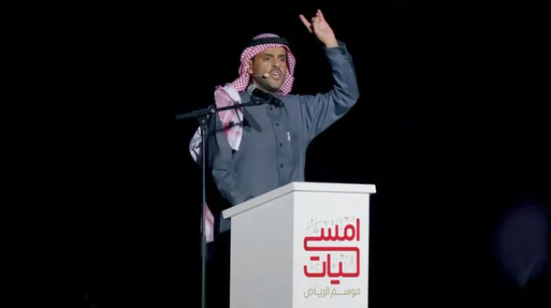 شاعر الوطن يفتتح أولى الأمسيات الشعرية بموسم الرياض (فيديو)