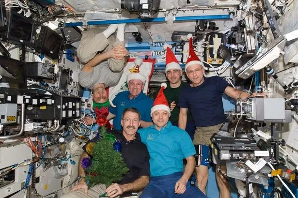 وليمة عشاء فاخرة في الفضاء.. شاهد كيف احتفل رواد ناسا بالكريسماس