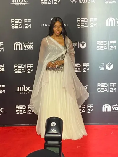 «نعومي كامبل» مفاجأة ختام مهرجان البحر الأحمر السينمائي (فيديو)