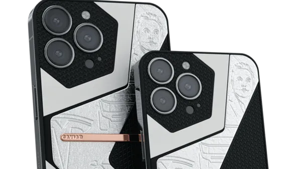 هاتف آيفون فاخر بأجزاء من سيارات تيسلا وبسعر خيالي (فيديو)