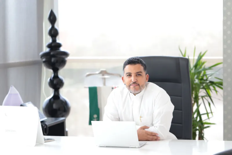 رائد الأعمال بدر الشيباني لـ« الرجل»: ألفت كتابين وتسلقت 5 قمم وزرت 88 بلدًا