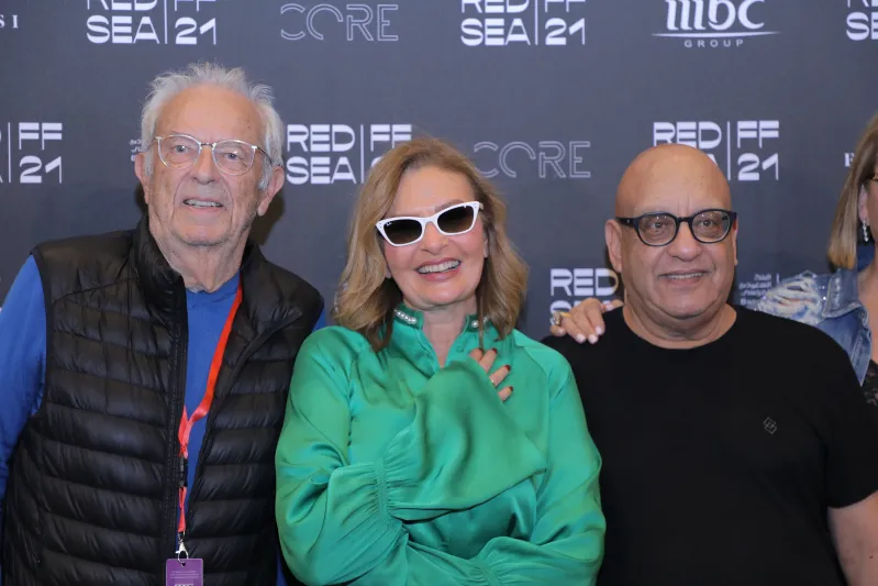 نجوم العالم يتوافدون على السجادة الحمراء لمهرجان البحر الأحمر السينمائي (صور)