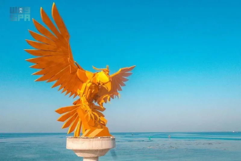 الصقر الذهبي يجذب أنظار زوار سباق فورمولا 1 في جدة