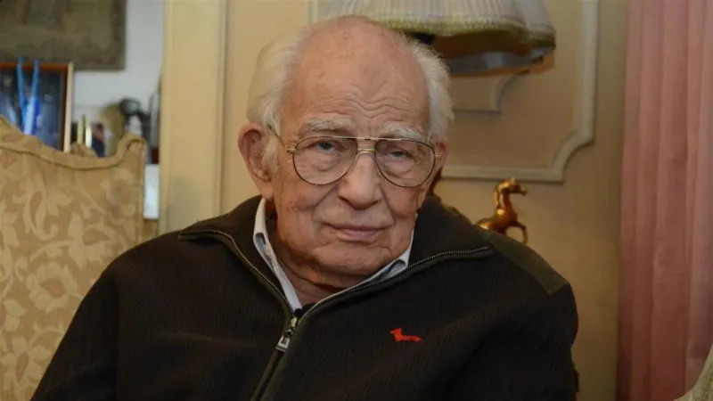 مهرجان القاهرة السينمائي يدعم رشوان توفيق بتقديمه هذه الجائزة