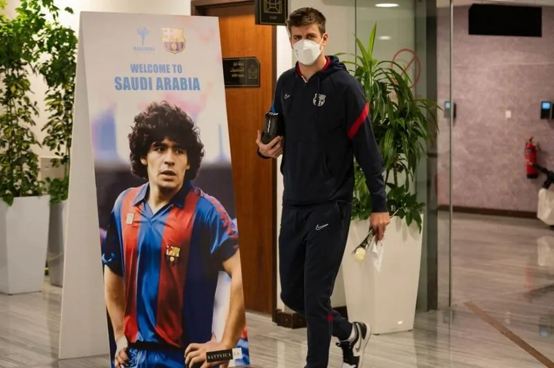 لحظة وصول فريق برشلونة لأراضي المملكة للمشاركة في «كأس مارادونا» (فيديو)