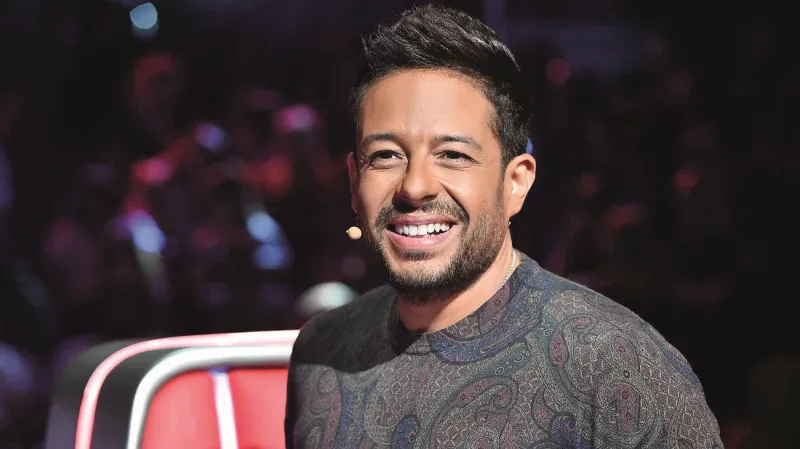 «حماقي» يوفي بوعده ويشارك نجوم «بوليفارد المواهب» الغناء (فيديو)