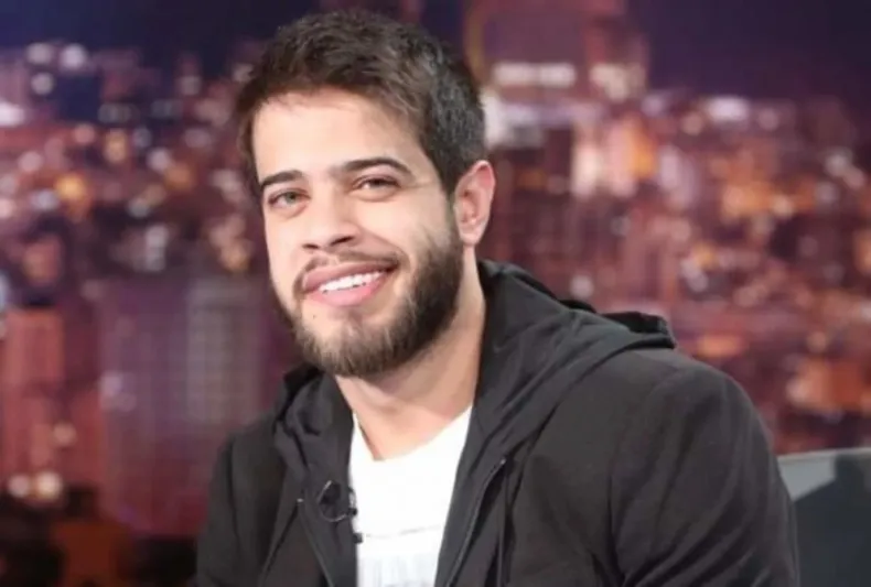 لماذا حذف أدهم نابلسي أغانيه من يوتيوب؟ (فيديو) 