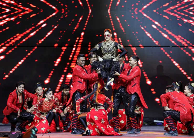 سلمان خان يشعل المسرح بحفله الاستعراضي الأول بالمملكة