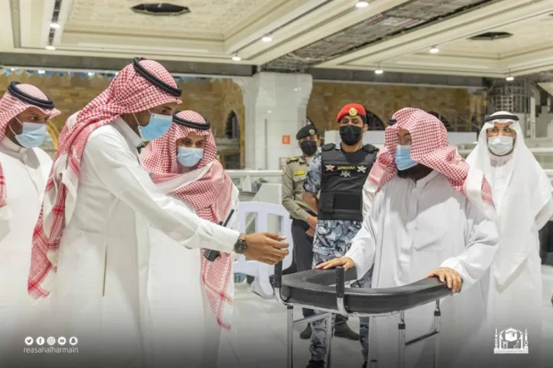 رئاسة الحرمين تدشن العربات الجديدة المخصصة لكبار السن بالمسجد الحرام