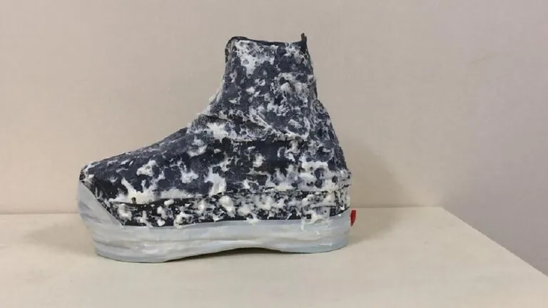 سعودي يخترع حذاءً عسكريًا مضادًا للألغام