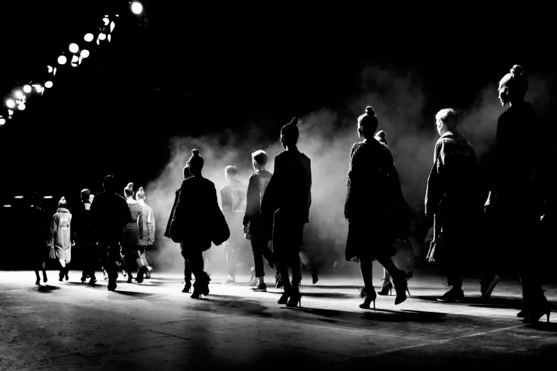 عشاق الأزياء على موعد مع أسبوع الموضة 2021 في دبي