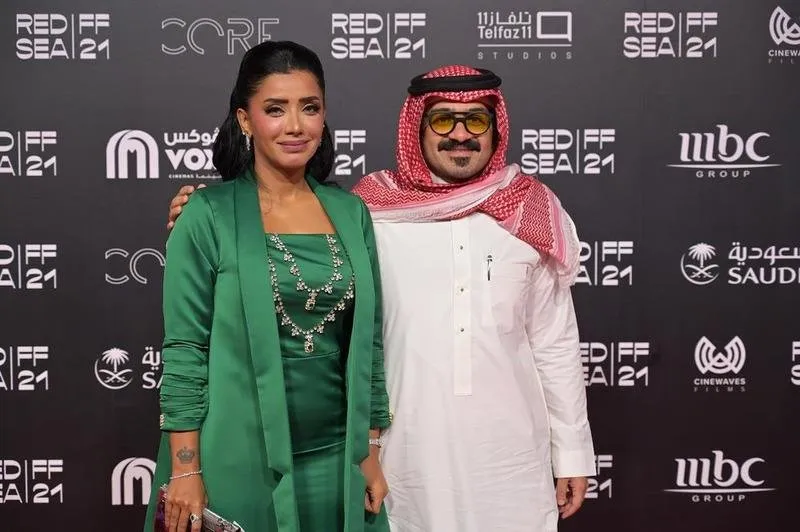 نجوم العالم يخطفن الأنظار في افتتاح مهرجان البحر الأحمر السينمائي (صور)