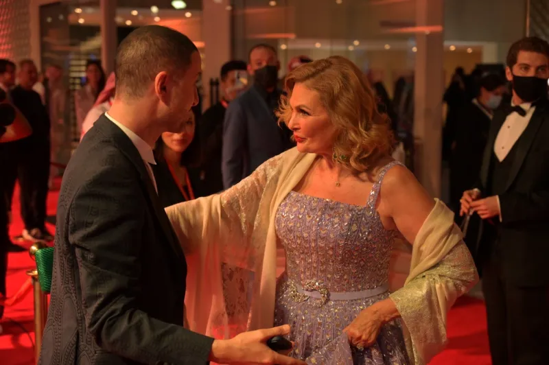 نجوم العالم يخطفن الأنظار في افتتاح مهرجان البحر الأحمر السينمائي (صور)