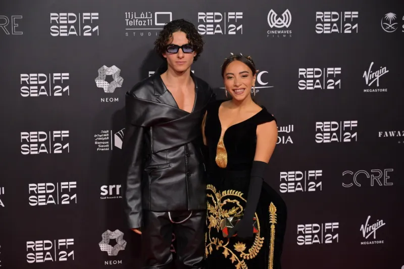 نجوم العالم يخطفن الأنظار في افتتاح مهرجان البحر الأحمر السينمائي (صور)