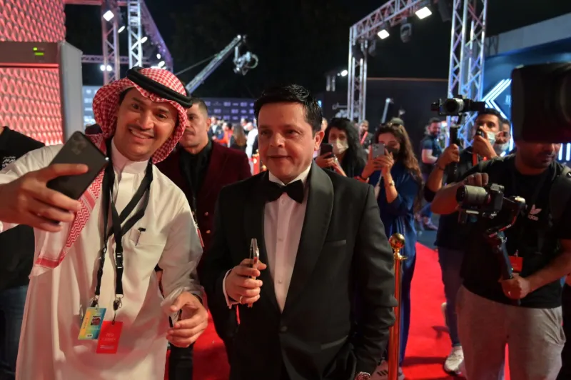 نجوم العالم يخطفن الأنظار في افتتاح مهرجان البحر الأحمر السينمائي (صور)