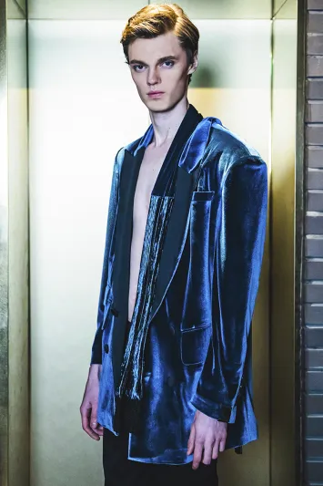 أكمل طلتك بالمخمل للحفلات