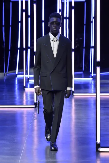 كيف تختار التوكسيدو لتكون نجم السهرات؟