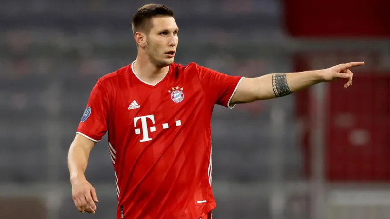 صورة من مباراة بايرن ميونيخ وبرشلونة تثير جدلاً واسعًا