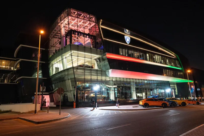 تدشين صالة عرض "لامبورغيني دبي" و"لامبورغيني لاونج" المؤقتة في دبي