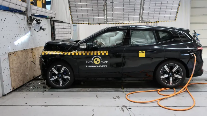 سيارة BMW iX الأكثر أماناً سيارة BMW iX الأكثر أمانًا وفقًا لاختبارات التصادم Euro NCAP