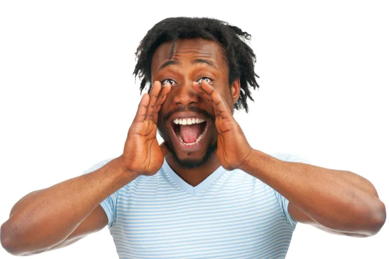 أصوات الرجال تُسبب انتشار فيروس كورونا