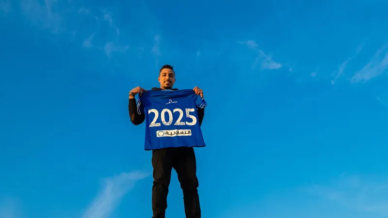 الهلال يجدد عقد سالم الدوسري رسميًا