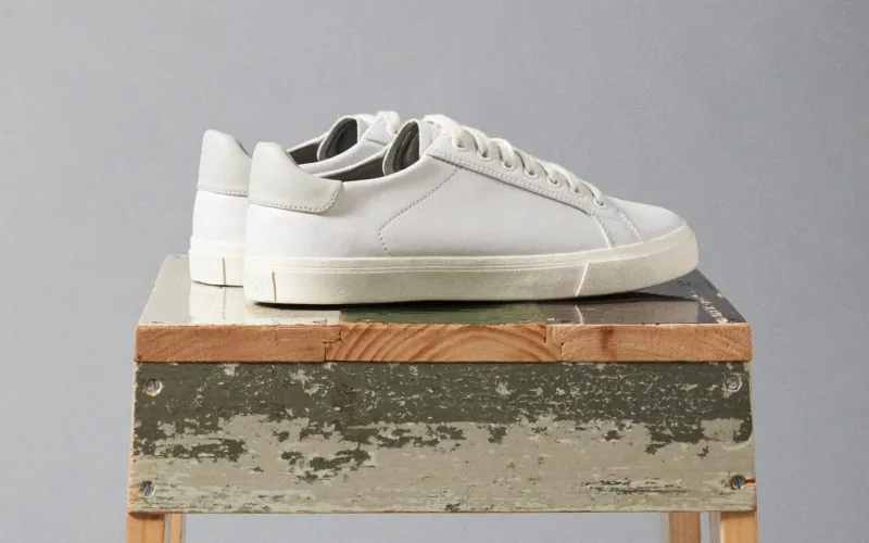 أول مجموعة أحذية رياضية مصنوعة من النباتات من Elliott