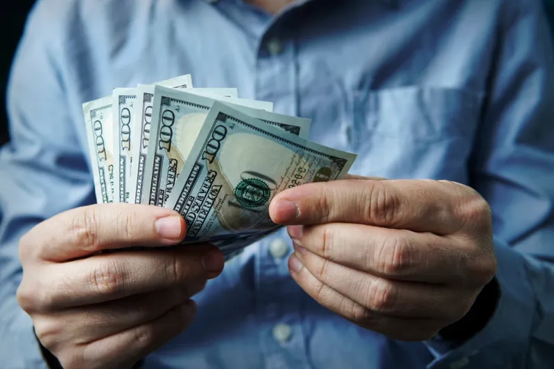 الرجال يتقاضون راتبًا أعلى من النساء لهذا السبب