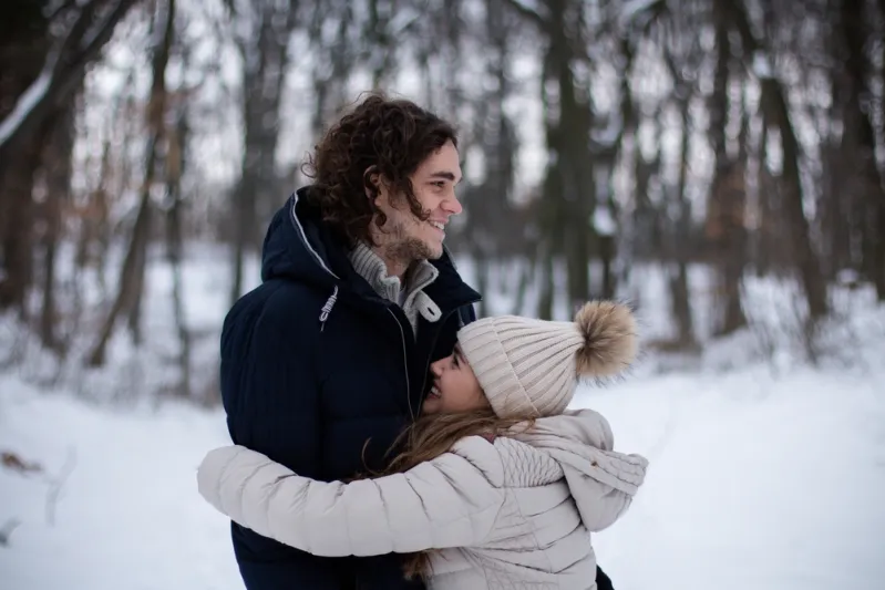 أيهما يفضل الرجل الزواج بقصيرة أم طويلة؟