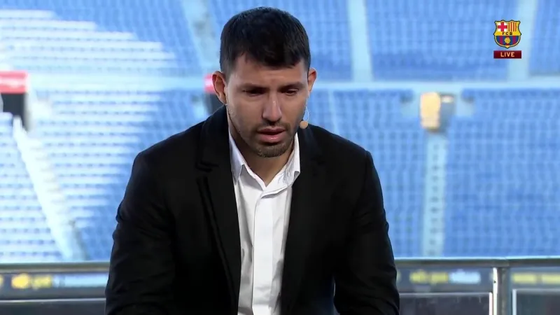 أجويرو يعتزل كرة القدم رسميًا.. ويبكي في كامب نو (فيديو)