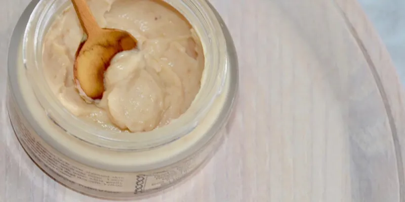 التقشير الكيميائي: دليل الرجل إلى بشرة نضرة 