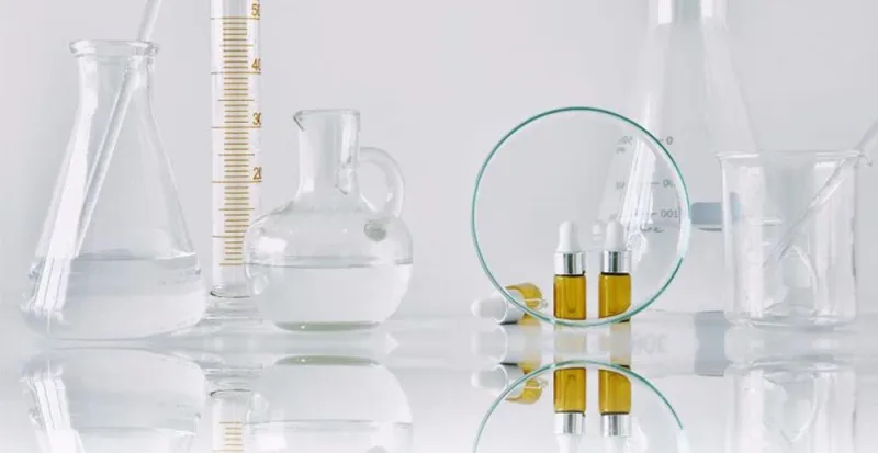 التقشير الكيميائي: دليل الرجل إلى بشرة نضرة 