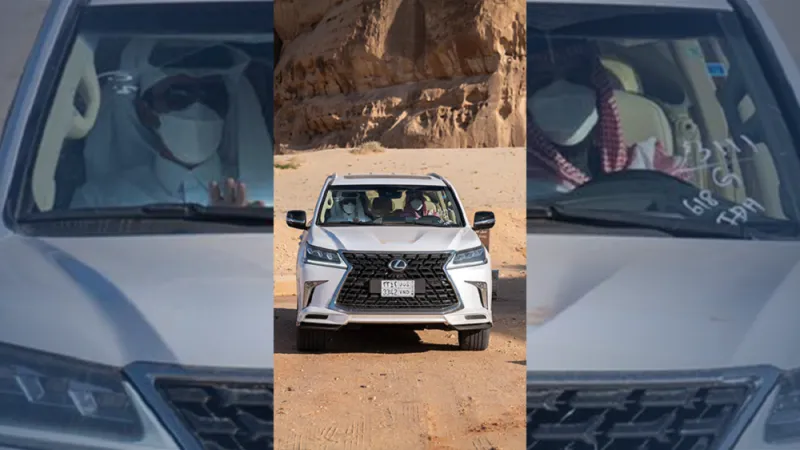 ما نوع السيارة التي قادها ولي العهد بصحبة أمير قطر في جولة العلا؟