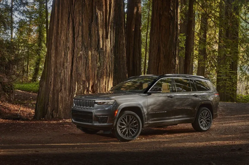 جيب جراند شيروكي 2021 .. سيارة رياضية جديدة متعددة الاستخدامات