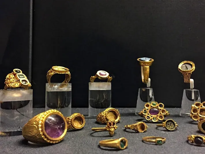 تاريخ الخاتم: إكسسوار قديم ارتبط بالخلود والحب والمقدسات والنفوذ