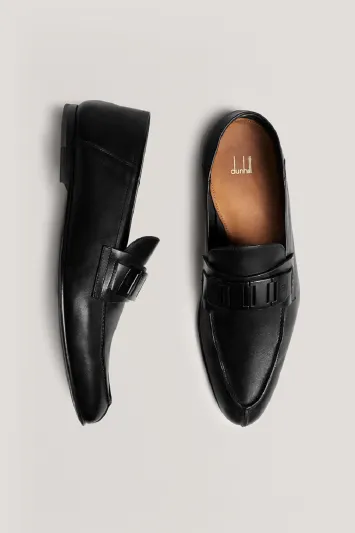 الرمادي المتألق أحد ألوان عام 2021 كيف تتقن الطلة؟