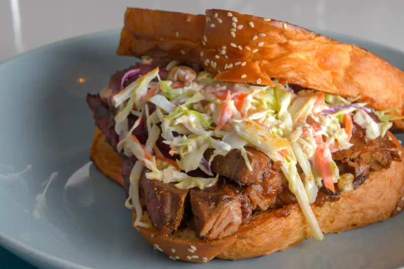 رائدا الأعمال إبراهيم هاشم وعبد الحكيم باقبص: بدأنا بـ10 آلاف ريال واليوم نخطط لافتتاح أول مطعم سعودي في باريس 