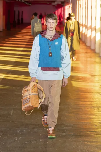 للباحثين عن الأناقة والعصرية.. تشكيلة أزياء جديدة لشتاء 2021