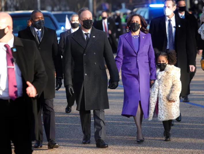 بتوقيع أشهر مصممي الأزياء الأمريكيين.. لقطات مميزة لأبرز أزياء حفل تنصيب بايدن