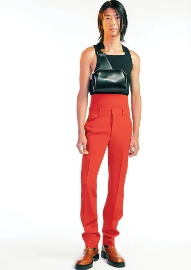 حقائب عصرية وأنيقة.. جيڤنشي تطرح مجموعة ANTIGONA الجديدة 