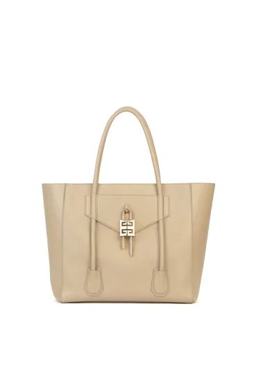 حقائب عصرية وأنيقة.. جيڤنشي تطرح مجموعة ANTIGONA الجديدة 