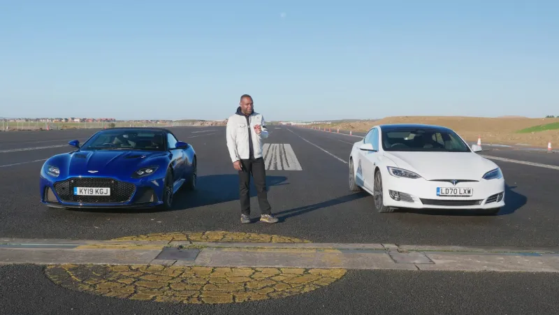 شاهد| صاروخ تيسلا الصامت في تحد ناري مع أستون مارتن.. تعرف على الفائز