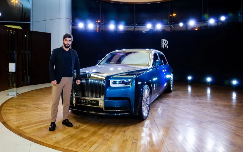 رولز رويس تحول لوحة القيادة إلى معرض فني (فيديو)