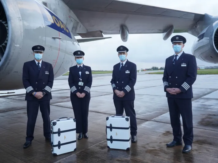 حقيبة فاخرة مصممة بأجزاء من طائرات بوينج 747 (صور)