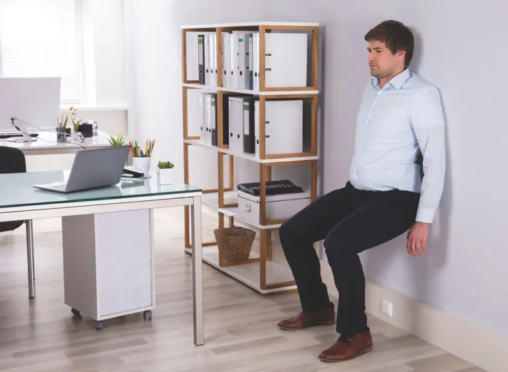 أفضل التمارين المكتبية للوقاية من أضرار الجلوس فترات طويلة