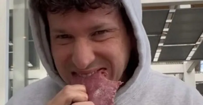 ماذا حدث لشاب تناول اللحم النيء لـ78 يومًا كاملة؟