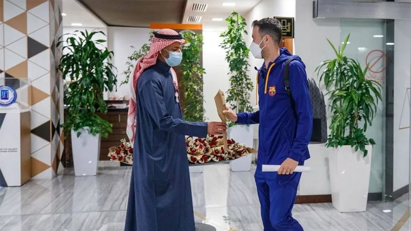 وصول نجوم برشلونة للرياض استعدادا لموقعة ريال مدريد (فيديو وصور)